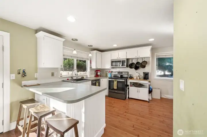 Kitchen with eating bar