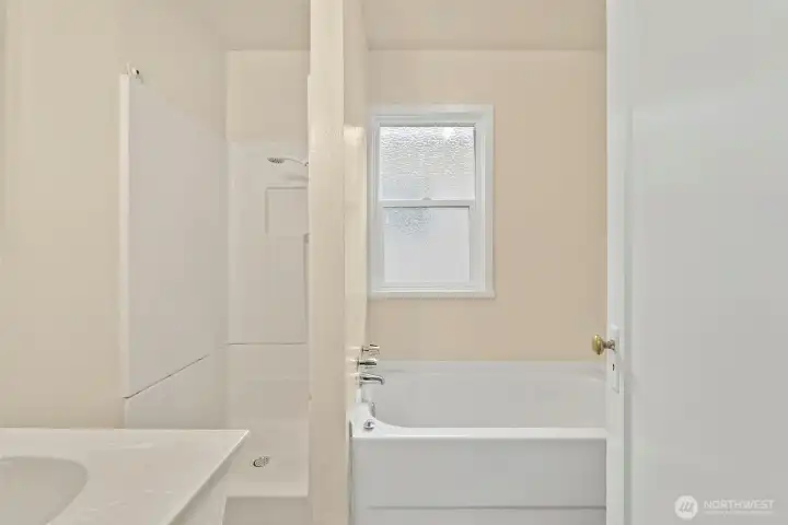 Full bathroom main floor