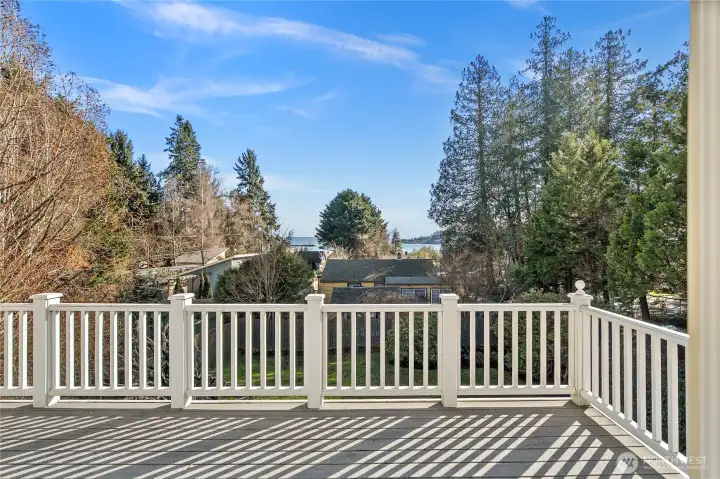 Wake up to serene, relaxing views of the beautiful Kingston Marina.