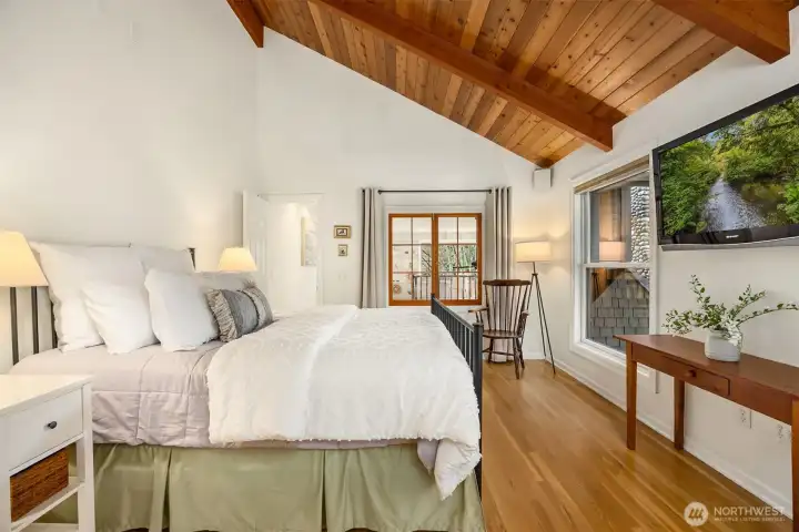 Second upstairs bedroom.