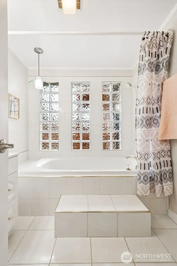 Full Bathroom with Jetted Tub/Shower