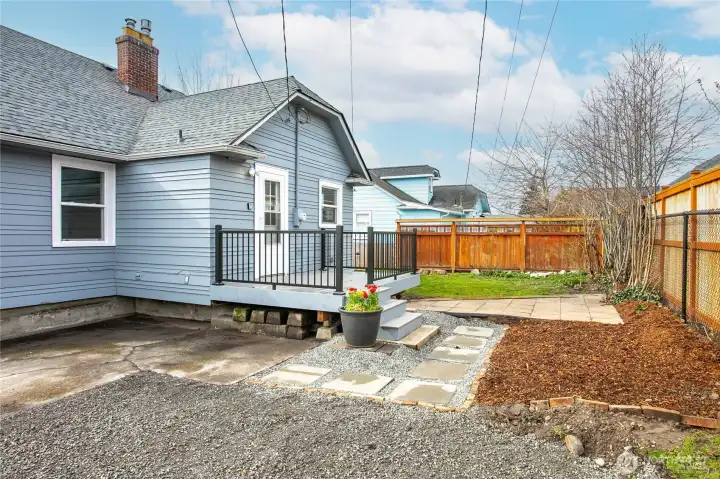 Deck & back patio area
