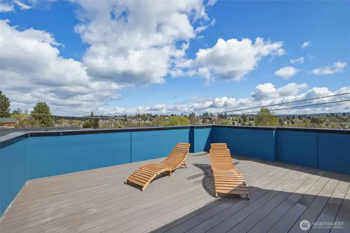 All the Magnificent seven homes have private rooftop decks with views of the Cascades & Lake Washington vistas.
