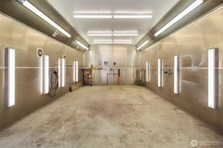 Professional painter booth
