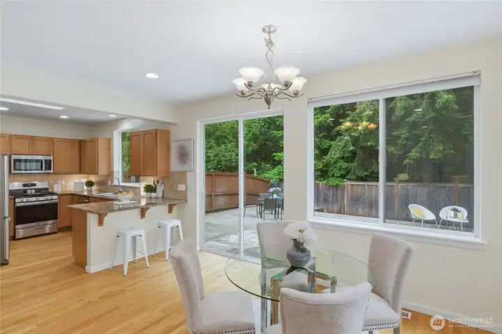 The home backs to the greenbelt providing nature views! The home backs to the greenbelt providing nature views!