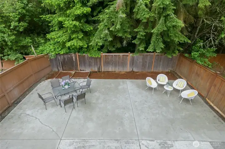 Just in time for summer - enjoy plenty of space for entertaining, BBQs, and play! Backs to protected greenbelt. Just in time for summer - enjoy plenty of space for entertaining, BBQs, and play! Backs to protected greenbelt.