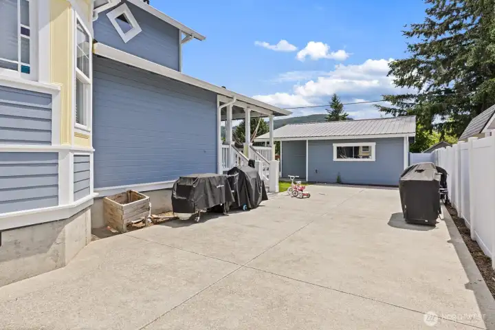Very usable space on this large patio.