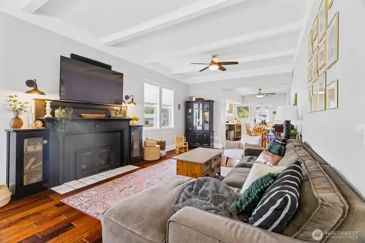 Cozy gas fireplace & beautiful mantle!