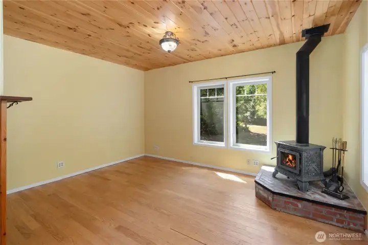 Fireplace to keep you warm on those cold winter nights.