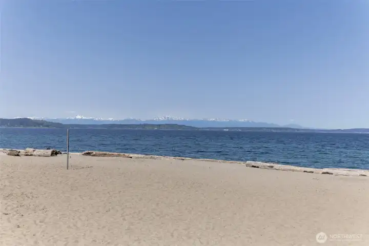 Additional view of Alki Beach (steps from the unit) Additional view of Alki Beach (steps from the unit)