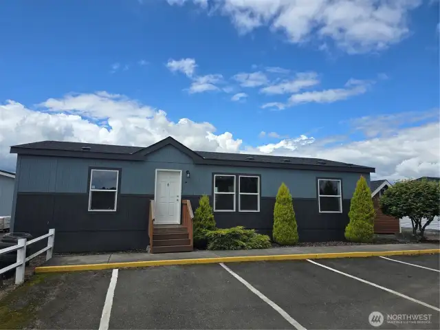 Photo is of model home and is for illustrative purposes only. Colors and finishes may vary.