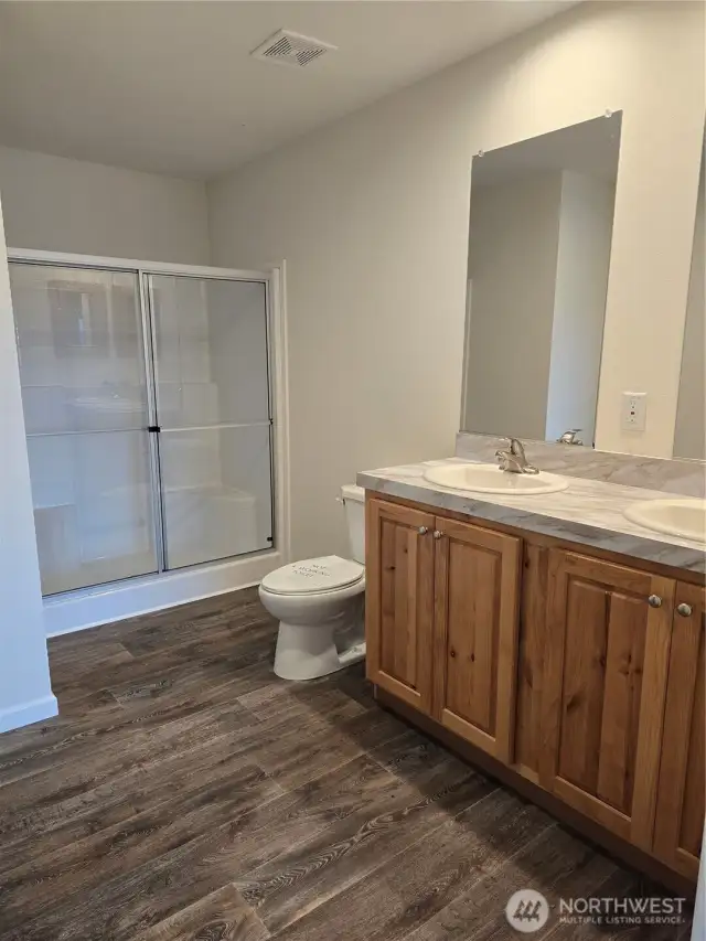 Photo is of model home and is for illustrative purposes only. Colors and finishes may vary.