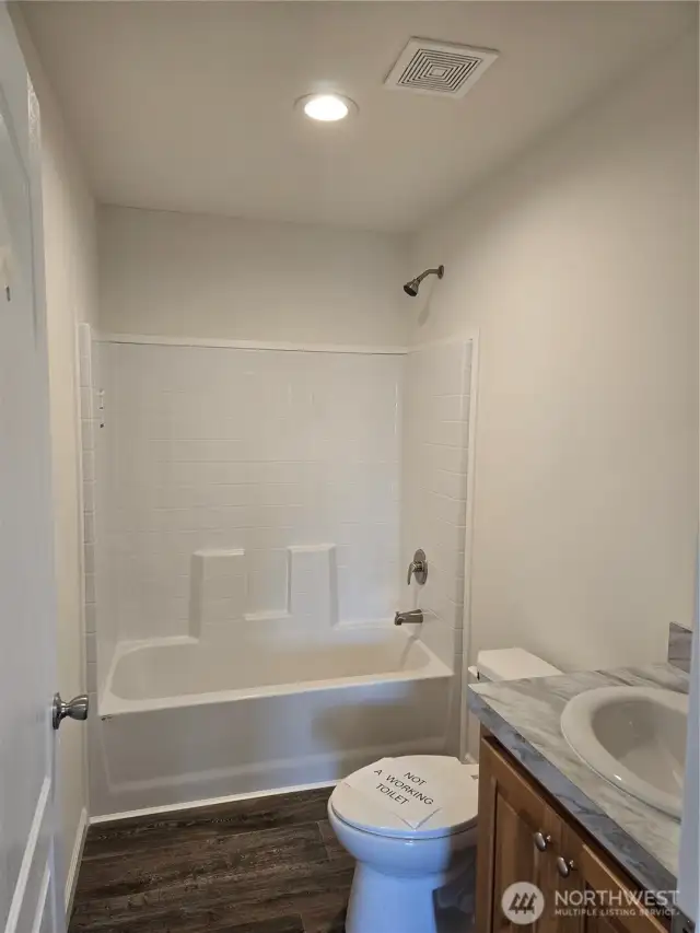 Photo is of model home and is for illustrative purposes only. Colors and finishes may vary.