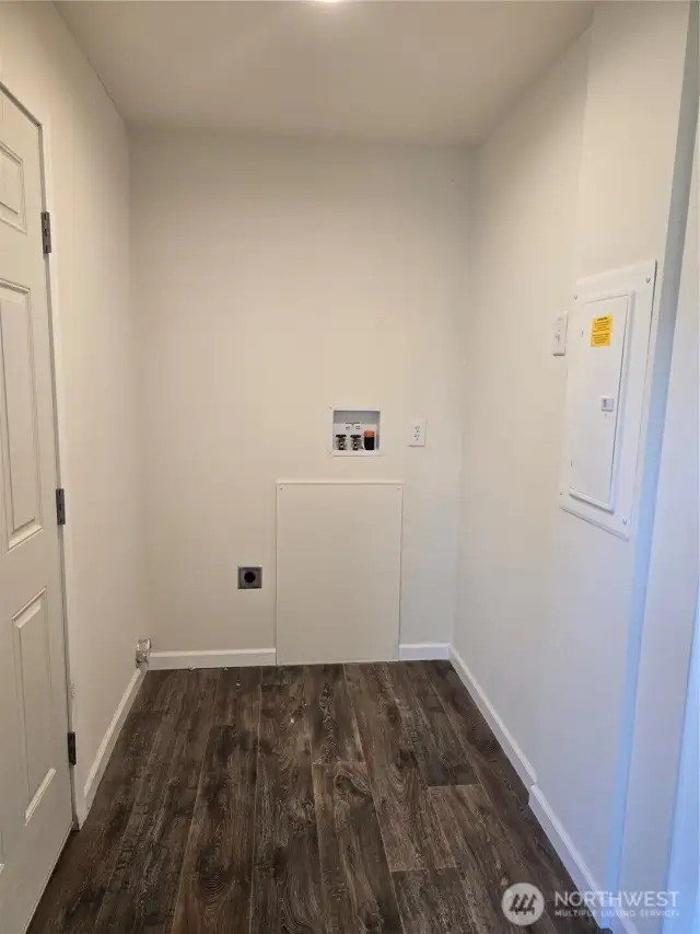 Photo is of model home and is for illustrative purposes only. Colors and finishes may vary.