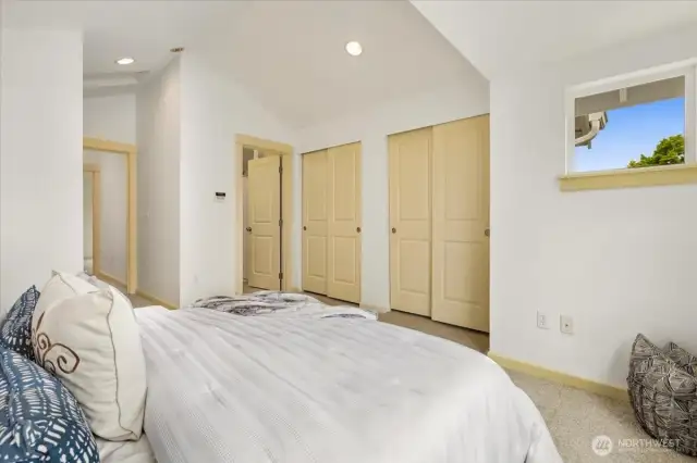 Dual closets and en-suite bathroom