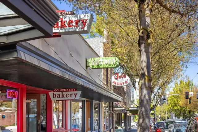 You're so close to the heart of Columbia City, Seward Park, and all of what Seattle has to offer! Stroll to nearby restaurants, shops, cafes, and coffee houses