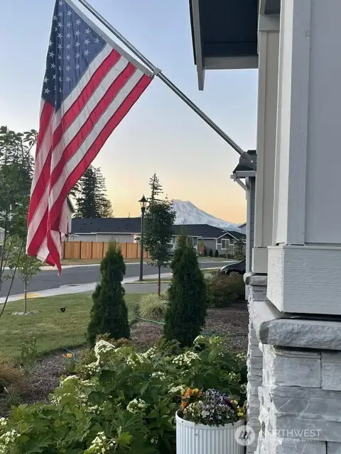 Slight view of Mt. Rainier