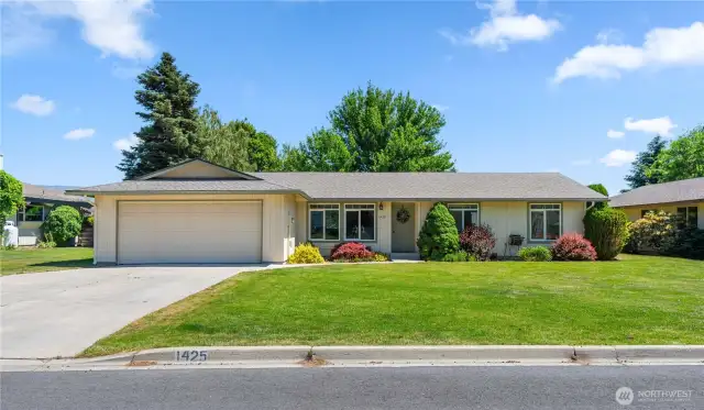 Spacious yards front and back