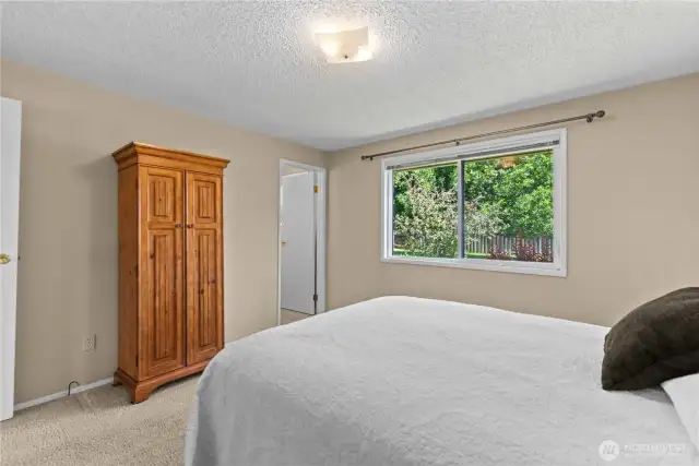 Primary bedroom to primary bath