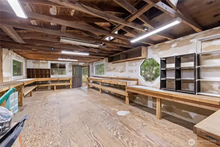 Shop/garage