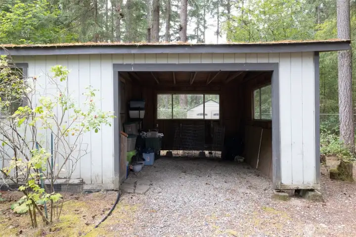 Shop/garage