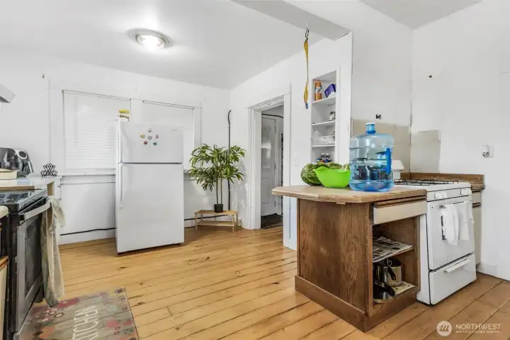 Another view of kitchen