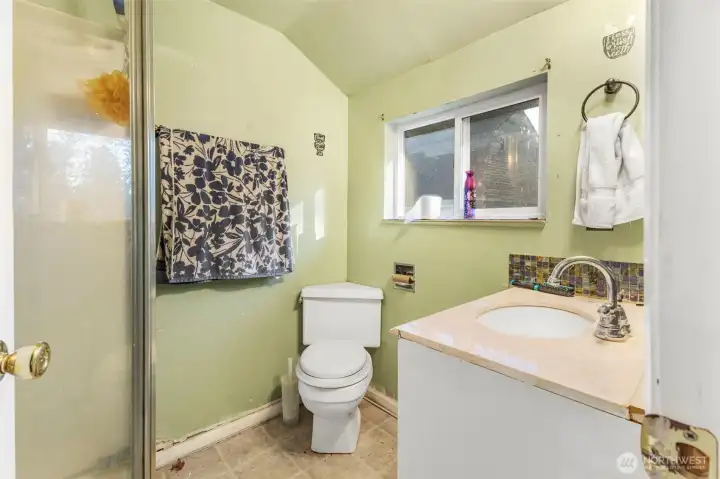 Additional dwelling's bathroom