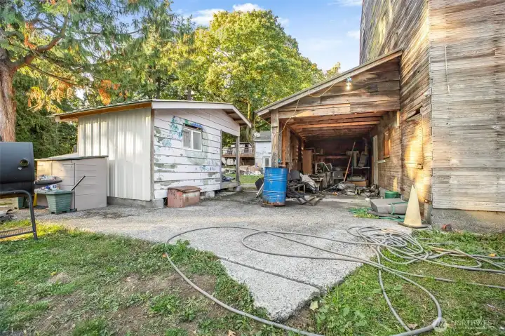 Another storage shed behind the barn