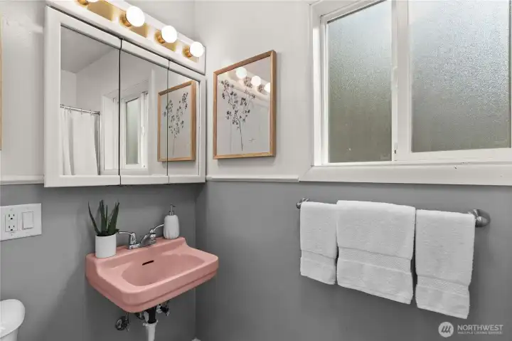 A charming retro, pink-tiled bathroom is located between bedrooms 1 and 2. A charming retro, pink-tiled bathroom is located between bedrooms 1 and 2.