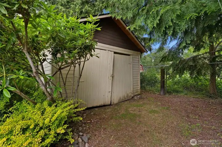 An additional large building is located at the back of the homesite. It's been used for a horse barn previously. An additional large building is located at the back of the homesite. It's been used for a horse barn previously.