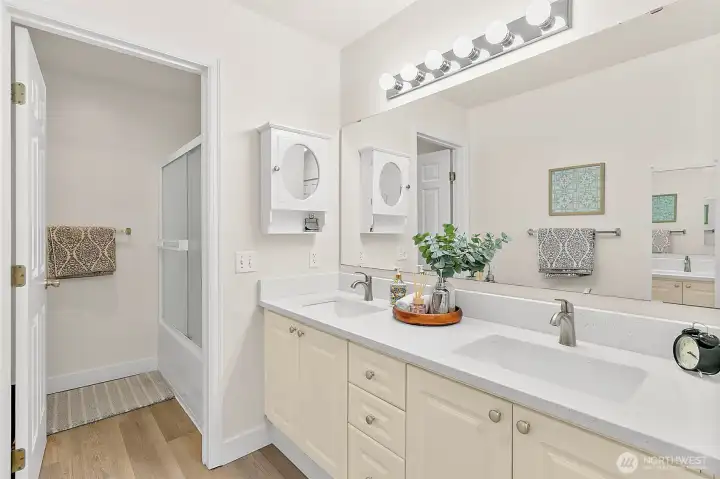 Double sinks in primary bathroom