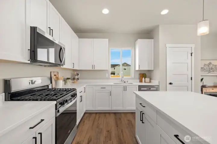 Photographs are for illustrative purposes only. Features, finishes, interior/exterior colors, landscaping and floorplan shown may vary from actual homes built