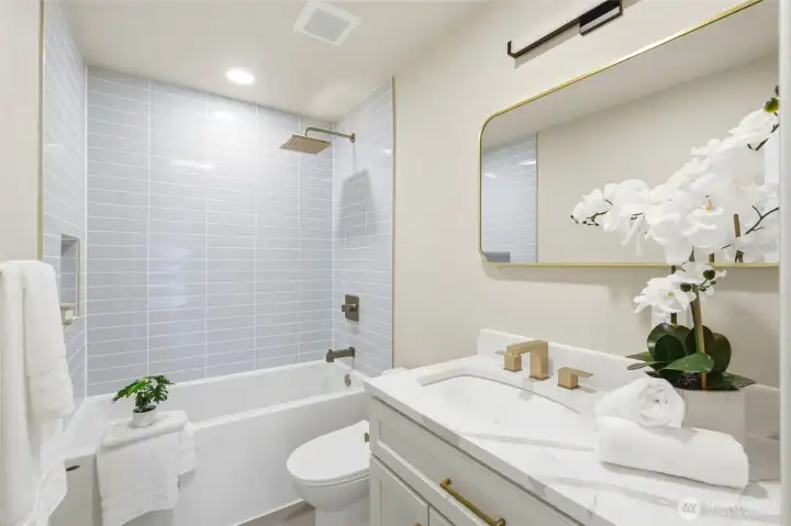 Main Modern Bathroom