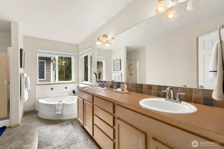 5-piece en-suite bathroom