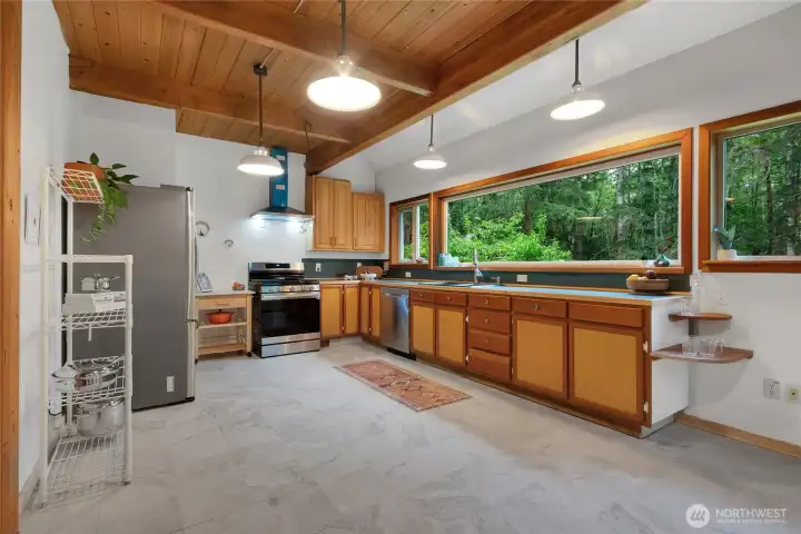 Huge kitchen! Brand new, giant picture window. New appliances!