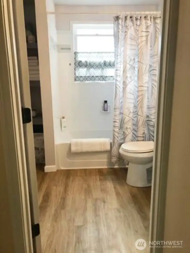 Rental Bathtub/Closet