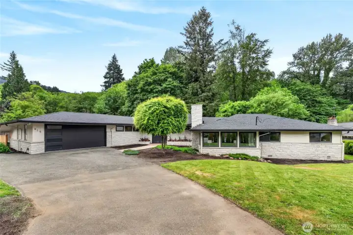 Ranch style home on historic Front Street, walkable to downtown Issaquah.