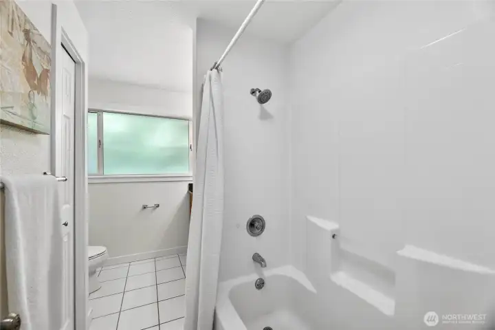 Shared Bath for Junior Bedrooms 1 and 2.