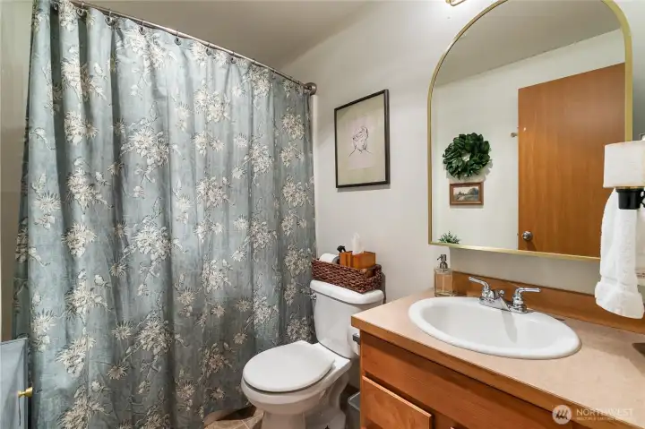 Hallway full bath
