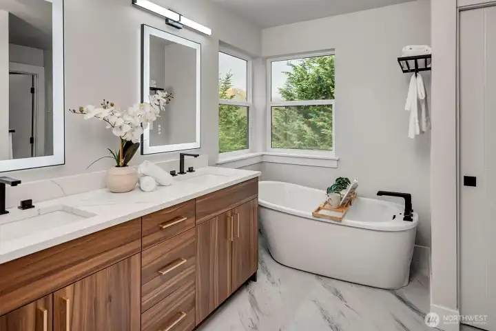 5 piece primary bath with large soaking tub