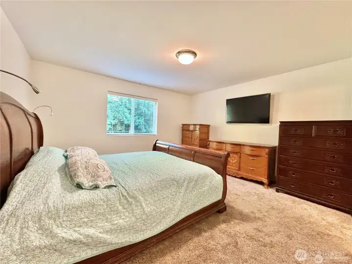 Upstairs guest bed.