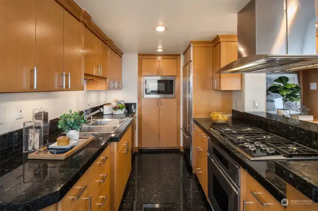 5 burner GAS range and oven with matching overhead vent, cabinet built in microwave, and Sub Zero Counter depth fridge and freezer. Wow! What's the first meal you're going to cook?
