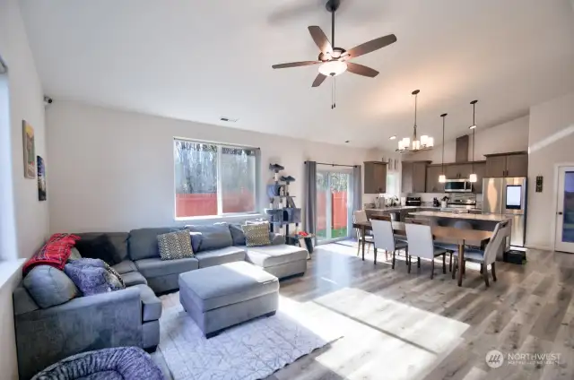 Ceiling fan in living room.