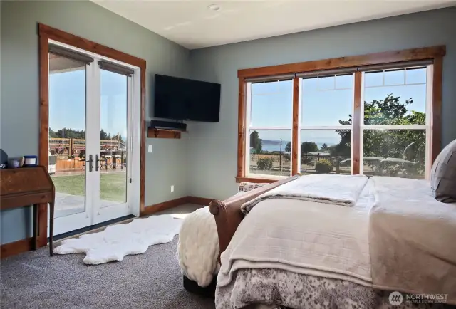 Main House Primary Bedroom