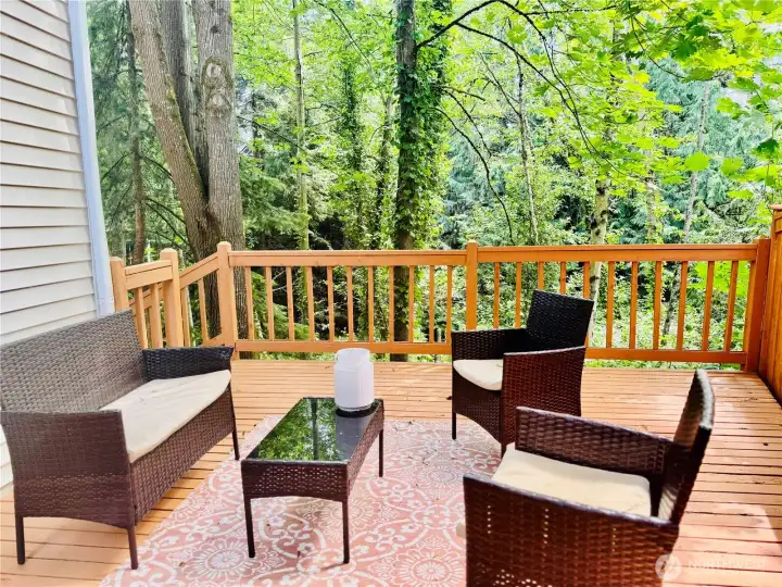 Treehouse Feel & Greenbelt As Your Back Yard