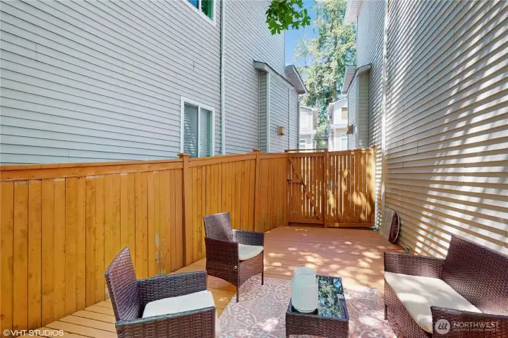 Huge Deck Overlooking Greenbelt & Wildlife Reserve