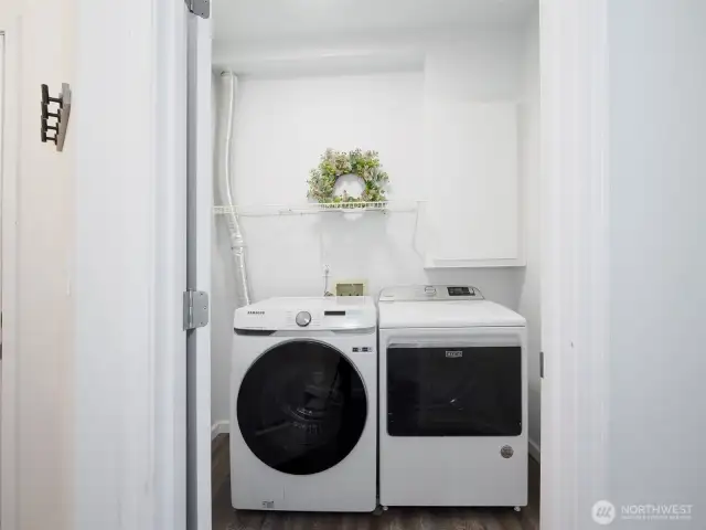 In unit laundry. W/D stay.