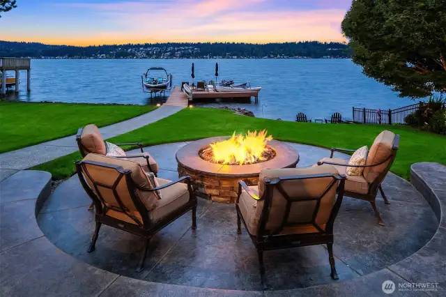 The ideal venue for reminiscing about a fun day on the lake and celebrating life on the lake with bubbles at sunset!