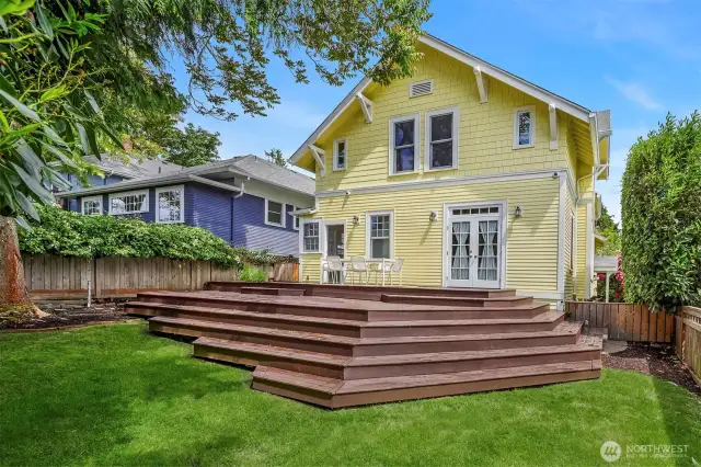 Entertainment deck, gorgeous grass, private yard. So much to love here!