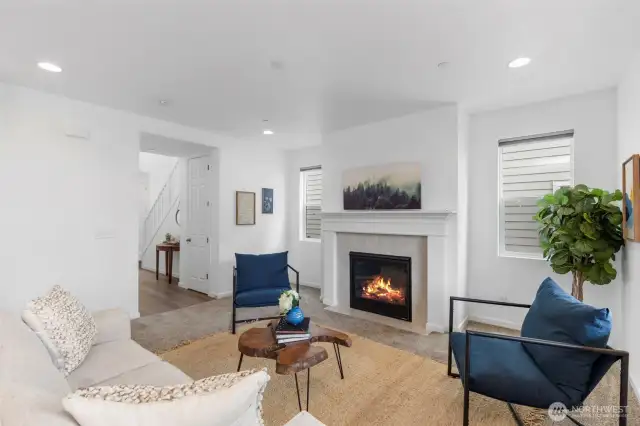 Natural gas fireplace in the living room.